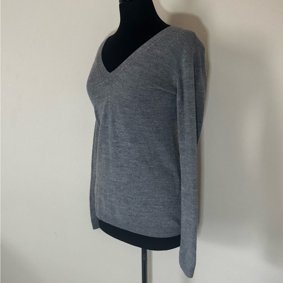 New York & Company Charcoal V-Neck Sweater Medium - Picture 2 of 7